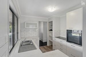 82 Limpus Street, Urangan, QLD 4655 AUS