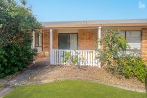 82 Limpus Street, Urangan, QLD 4655 AUS
