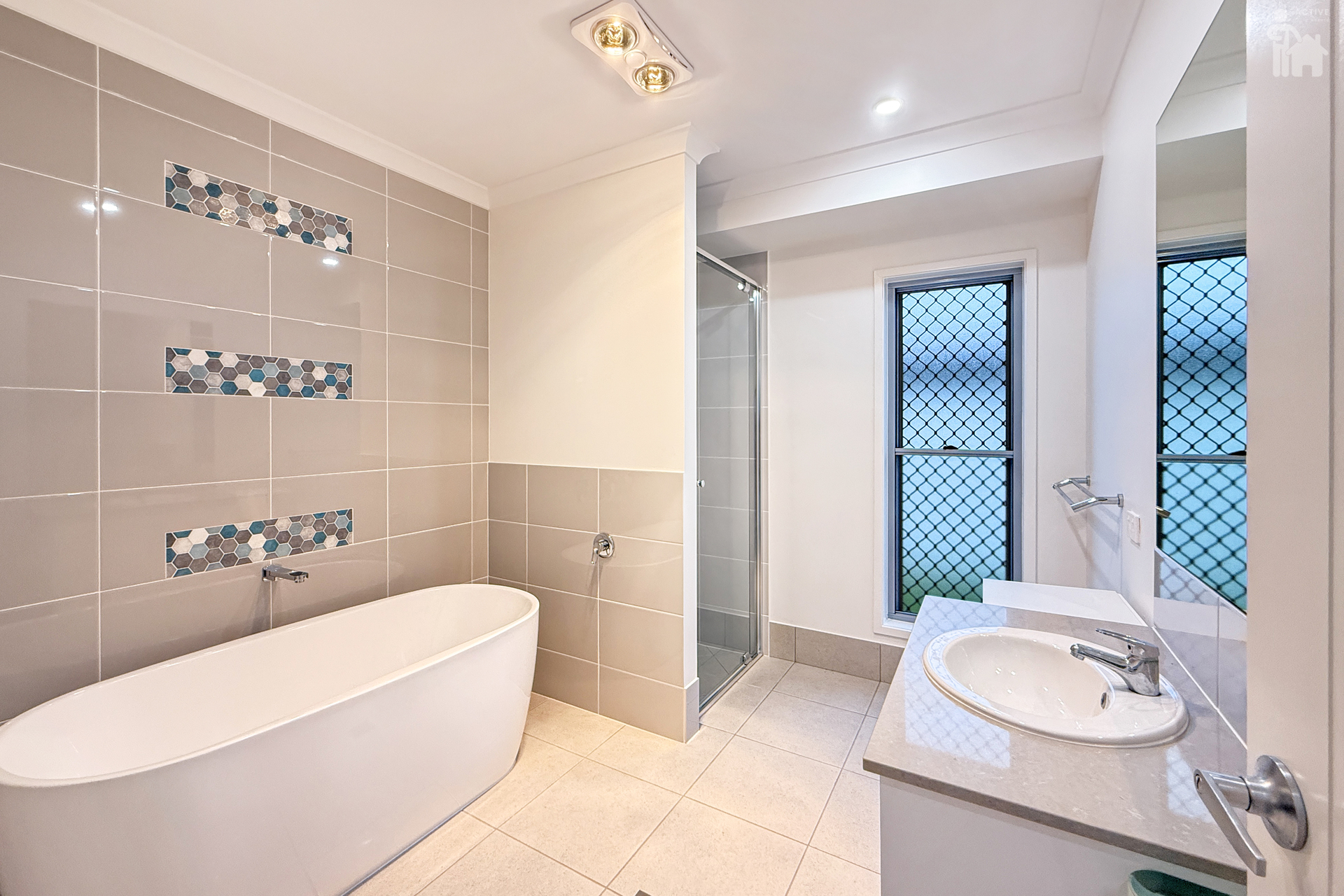 53 Walkers Road, Urangan, QLD 4655 AUS