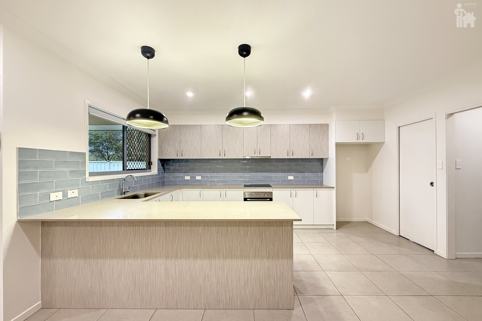 53 Walkers Road, Urangan, QLD 4655 AUS