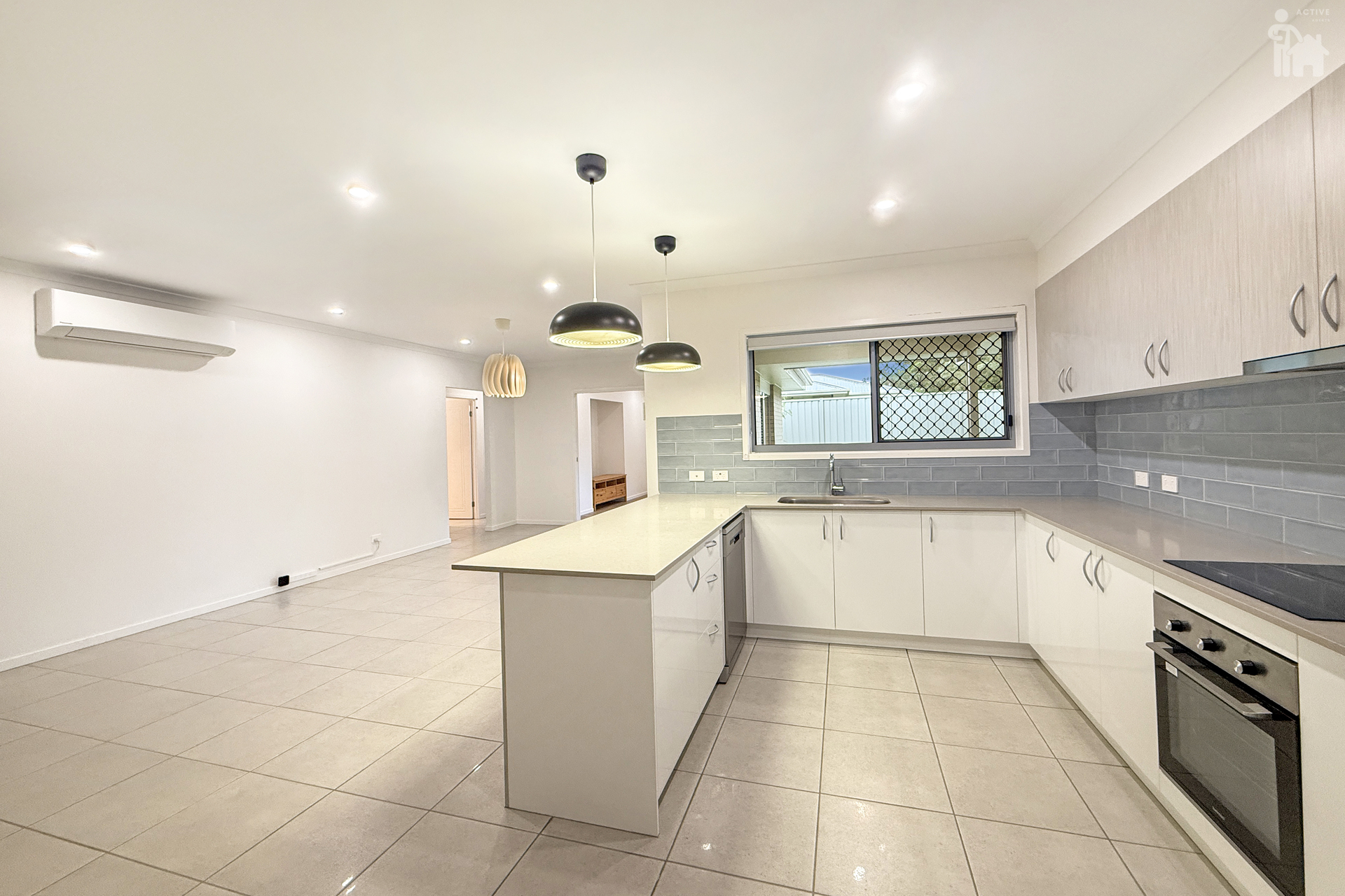 53 Walkers Road, Urangan, QLD 4655 AUS