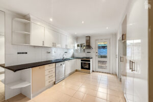 2/29 Saunders Street, Point Vernon, QLD 4655 AUS