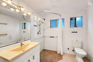 2/29 Saunders Street, Point Vernon, QLD 4655 AUS