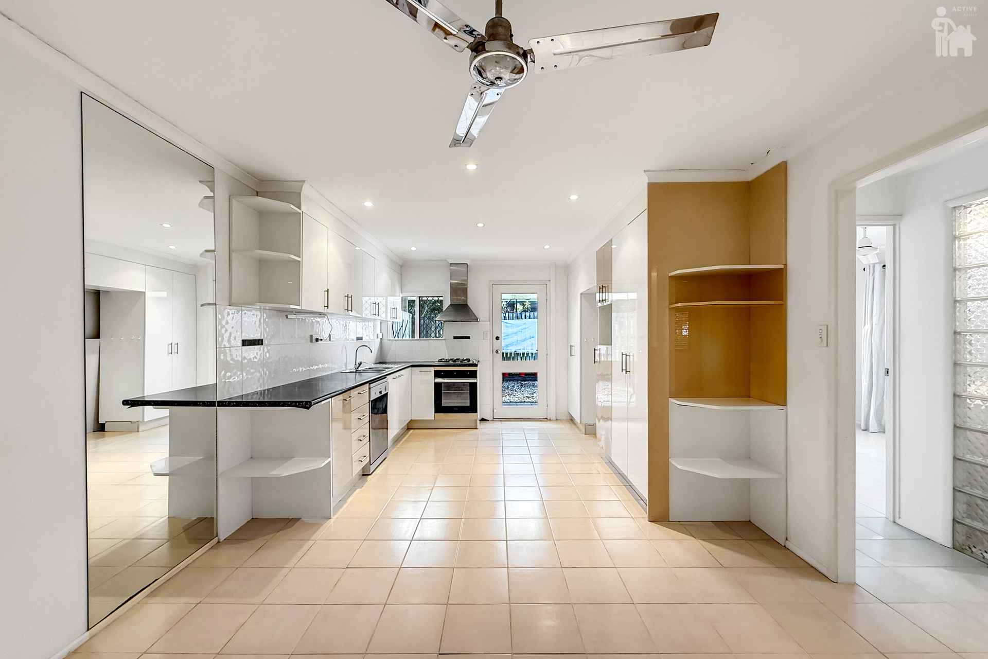 2/29 Saunders Street, Point Vernon, QLD 4655 AUS