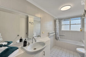 3/438 The Esplanade, Torquay, QLD 4655 AUS