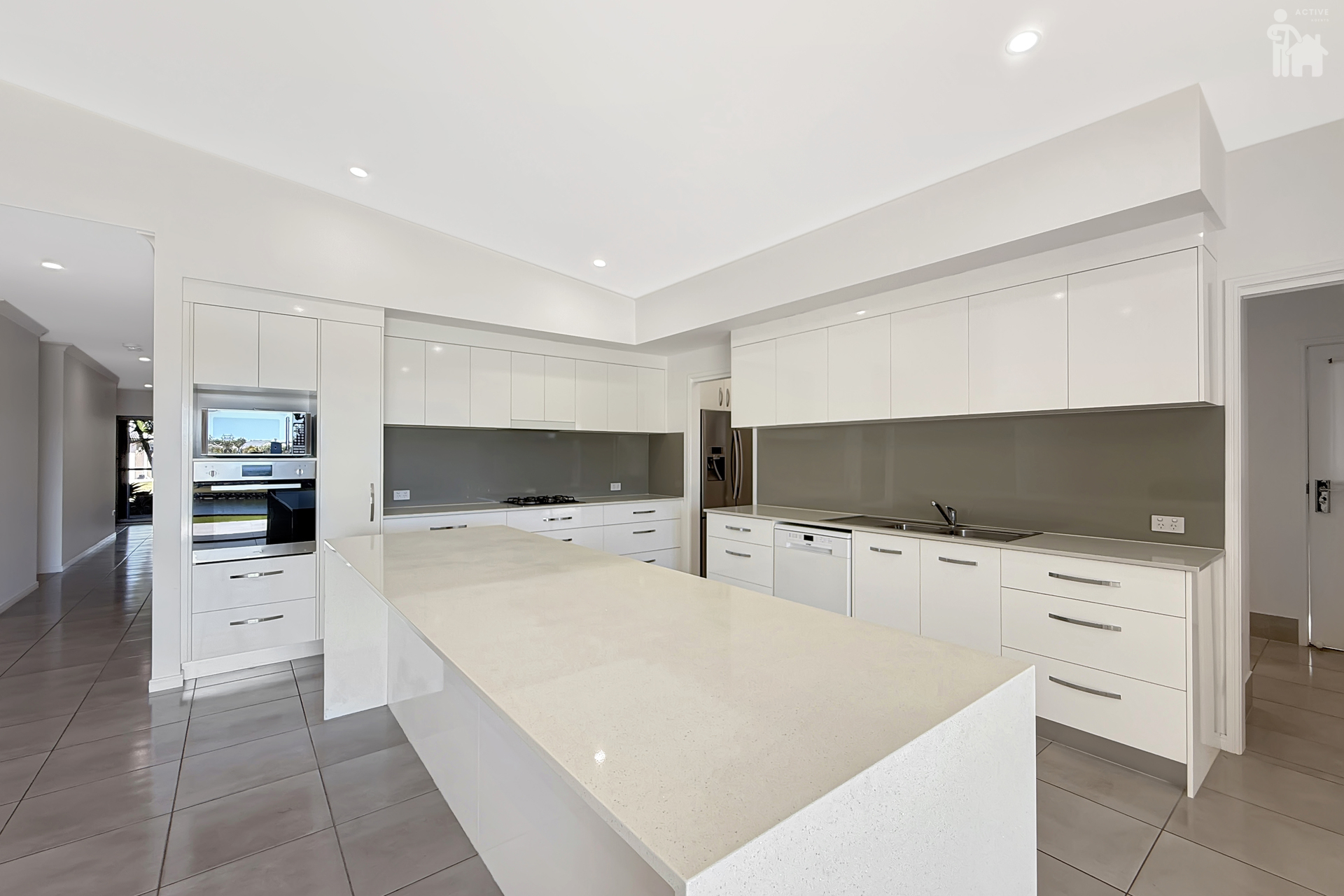 9 Mermaid Court, Eli Waters, QLD 4655 AUS