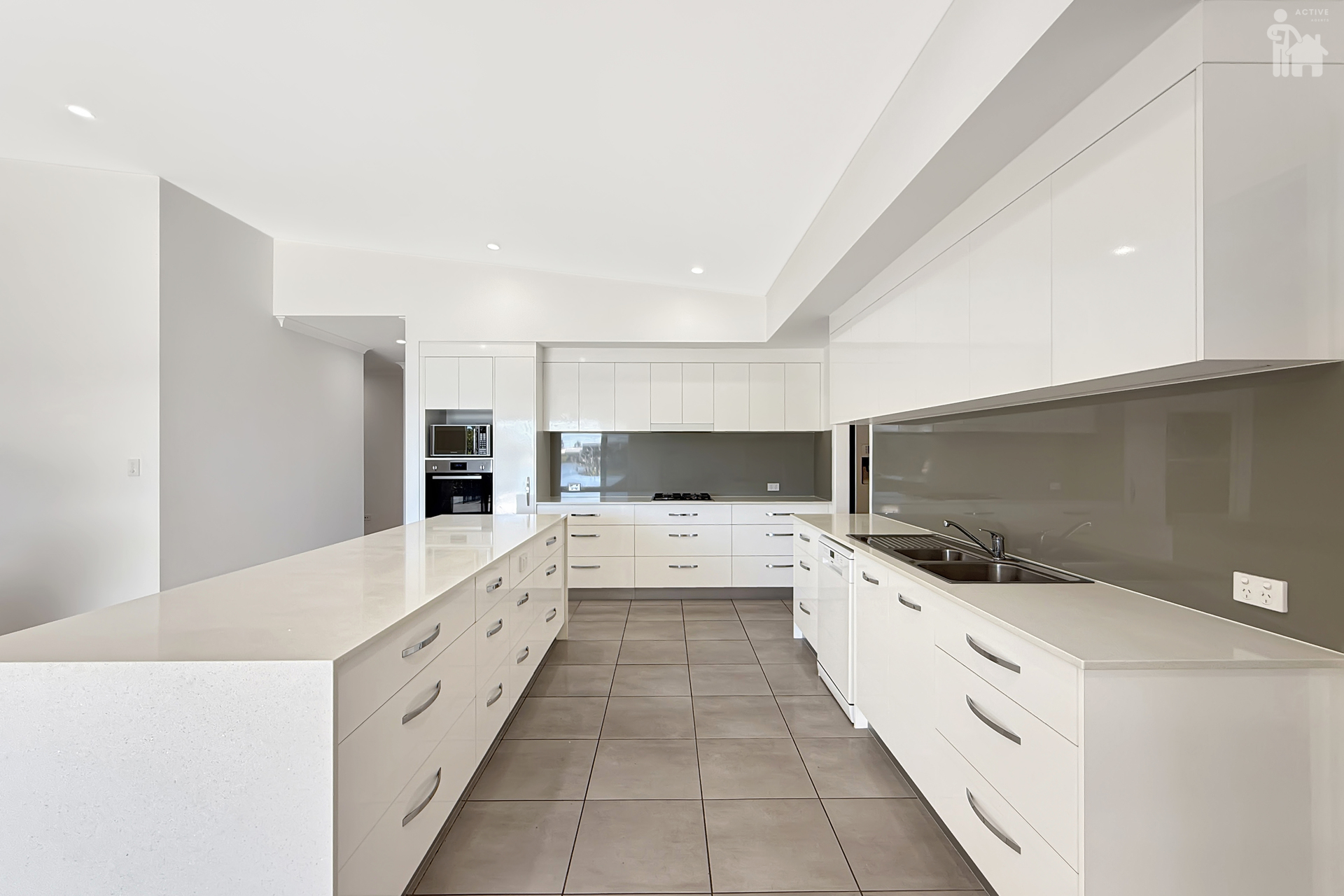 9 Mermaid Court, Eli Waters, QLD 4655 AUS