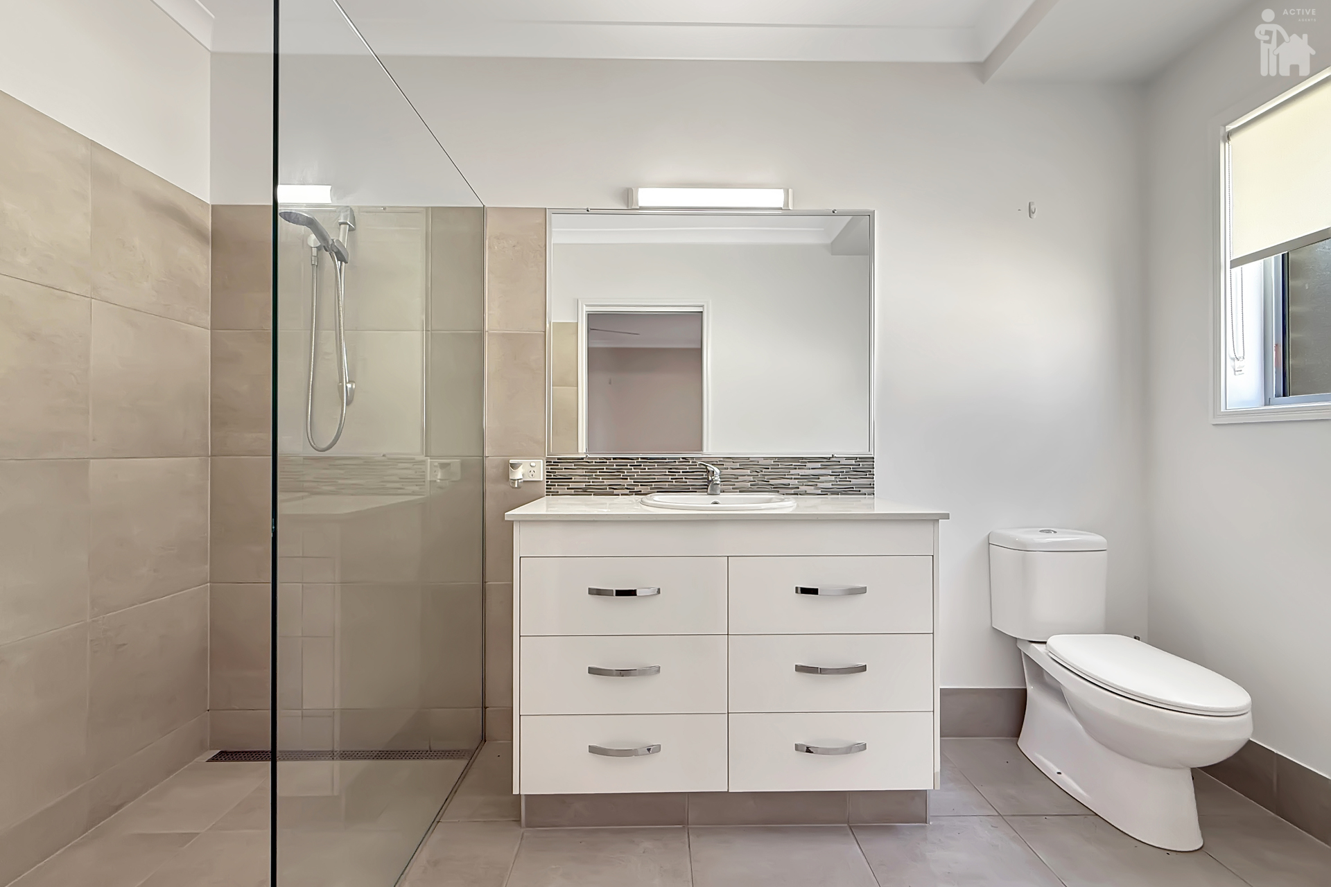9 Mermaid Court, Eli Waters, QLD 4655 AUS