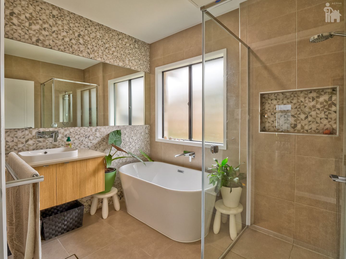 26 Leaward Boulevard, Pialba, QLD 4655 AUS