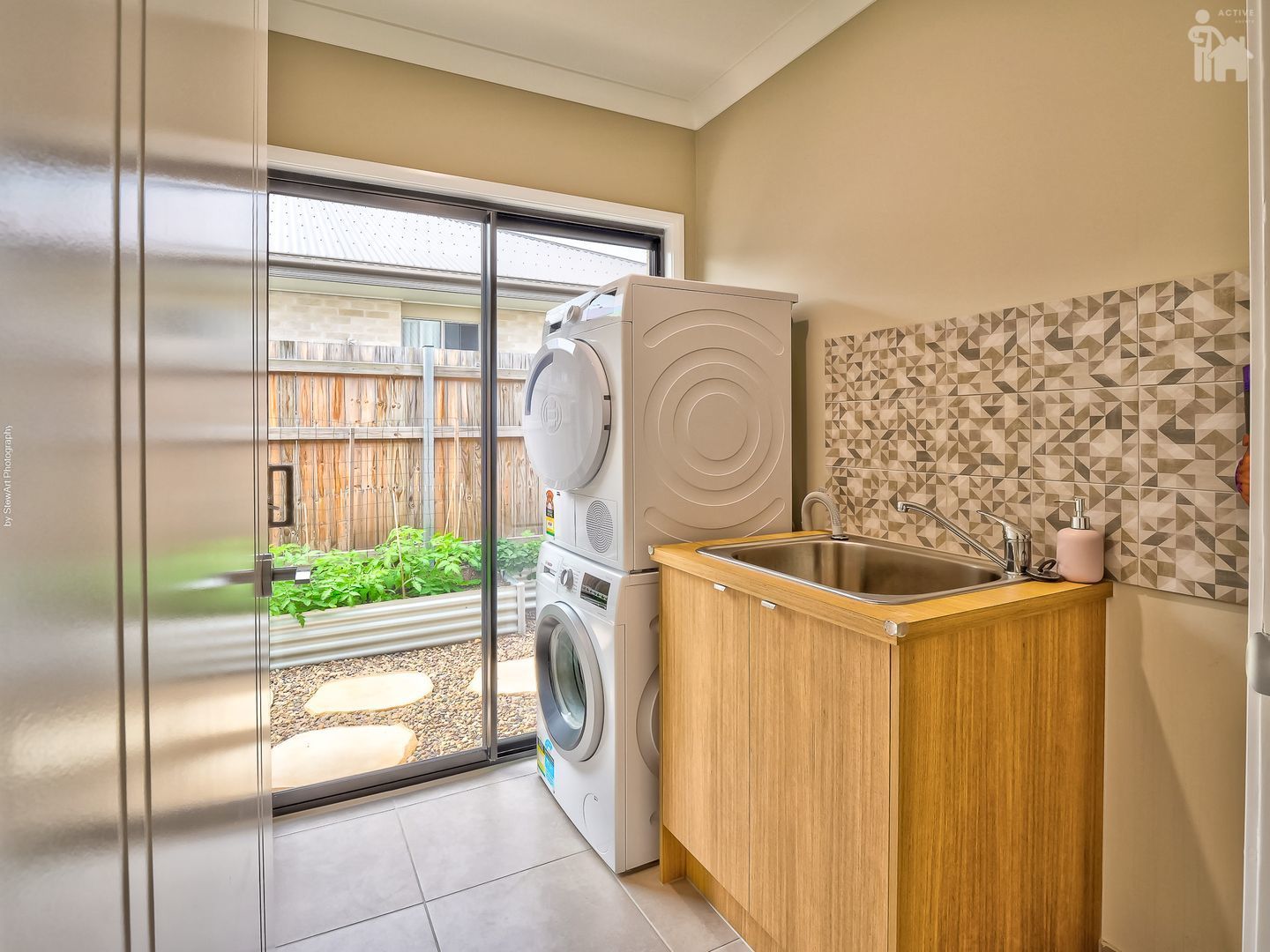 26 Leaward Boulevard, Pialba, QLD 4655 AUS