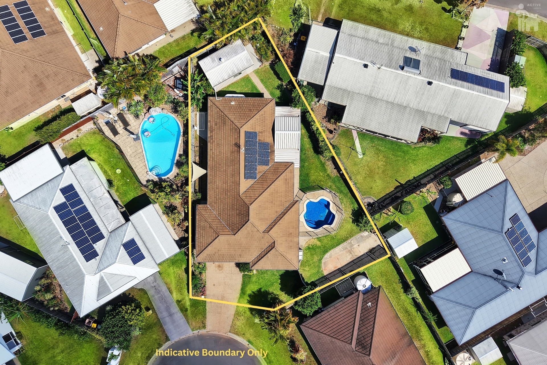 15 Whipbird Court, Urangan, QLD 4655 AUS