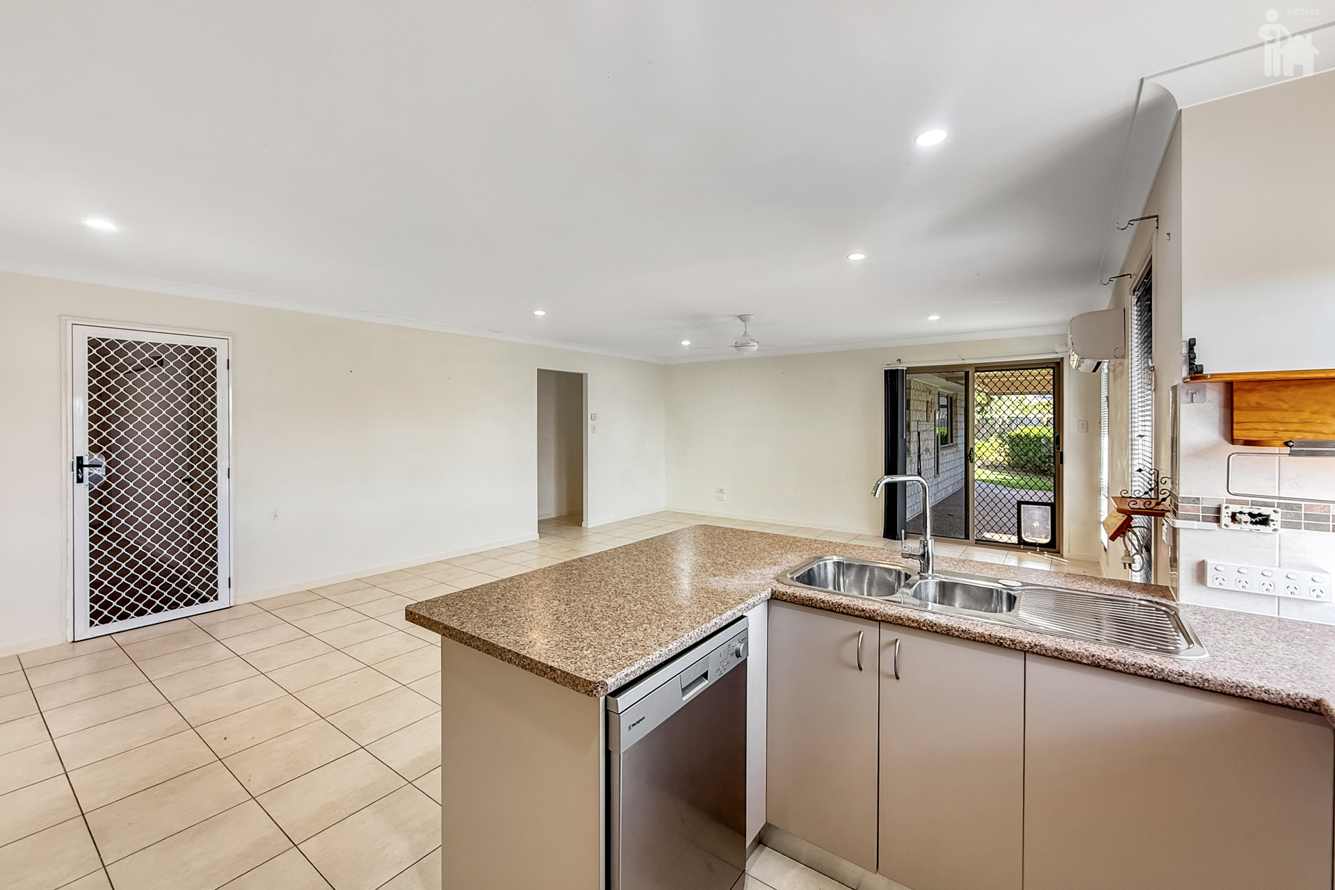 15 Whipbird Court, Urangan, QLD 4655 AUS