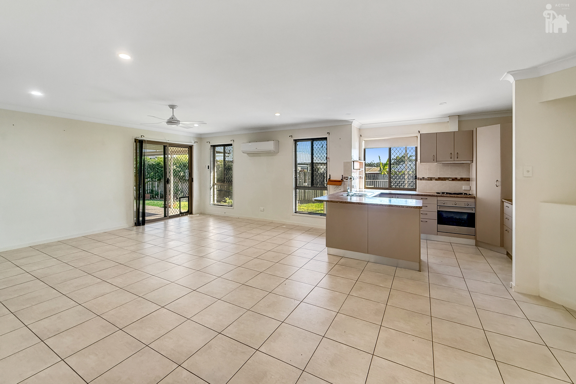 15 Whipbird Court, Urangan, QLD 4655 AUS