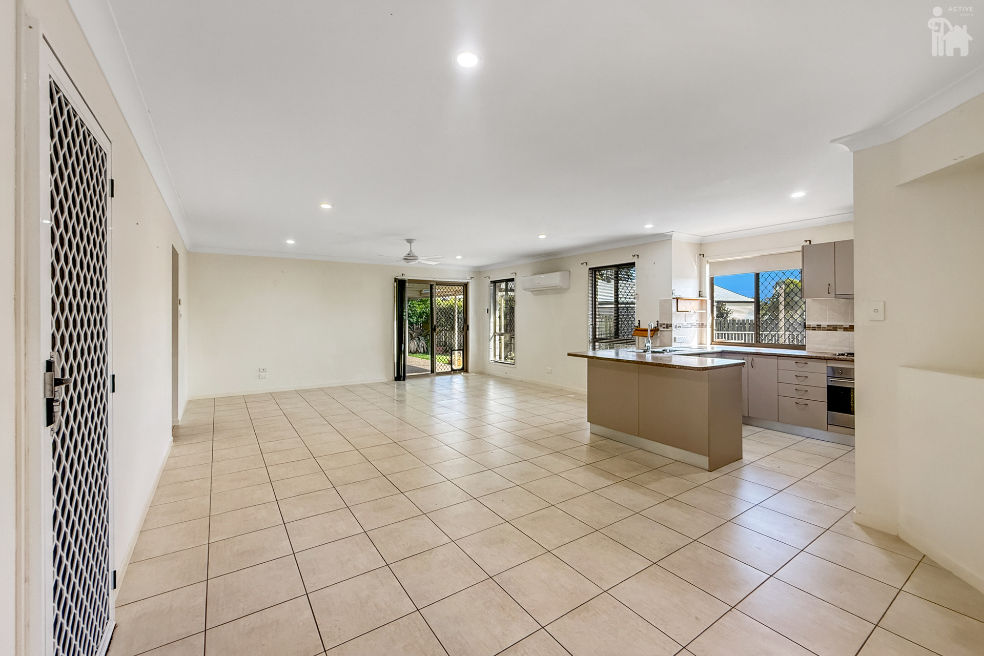 15 Whipbird Court, Urangan, QLD 4655 AUS