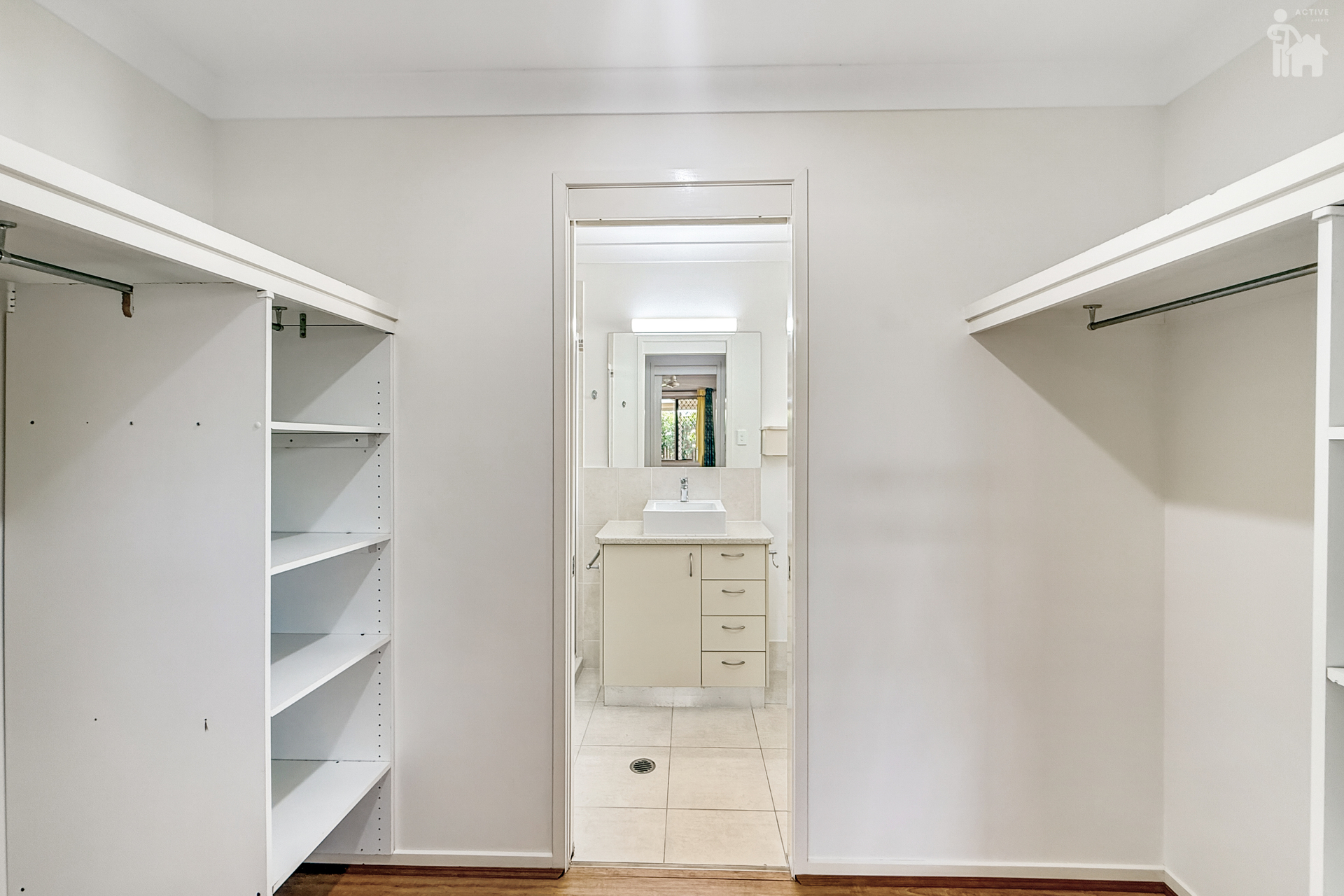 15 Whipbird Court, Urangan, QLD 4655 AUS