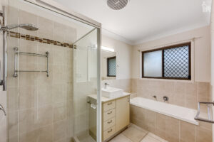 15 Whipbird Court, Urangan, QLD 4655 AUS