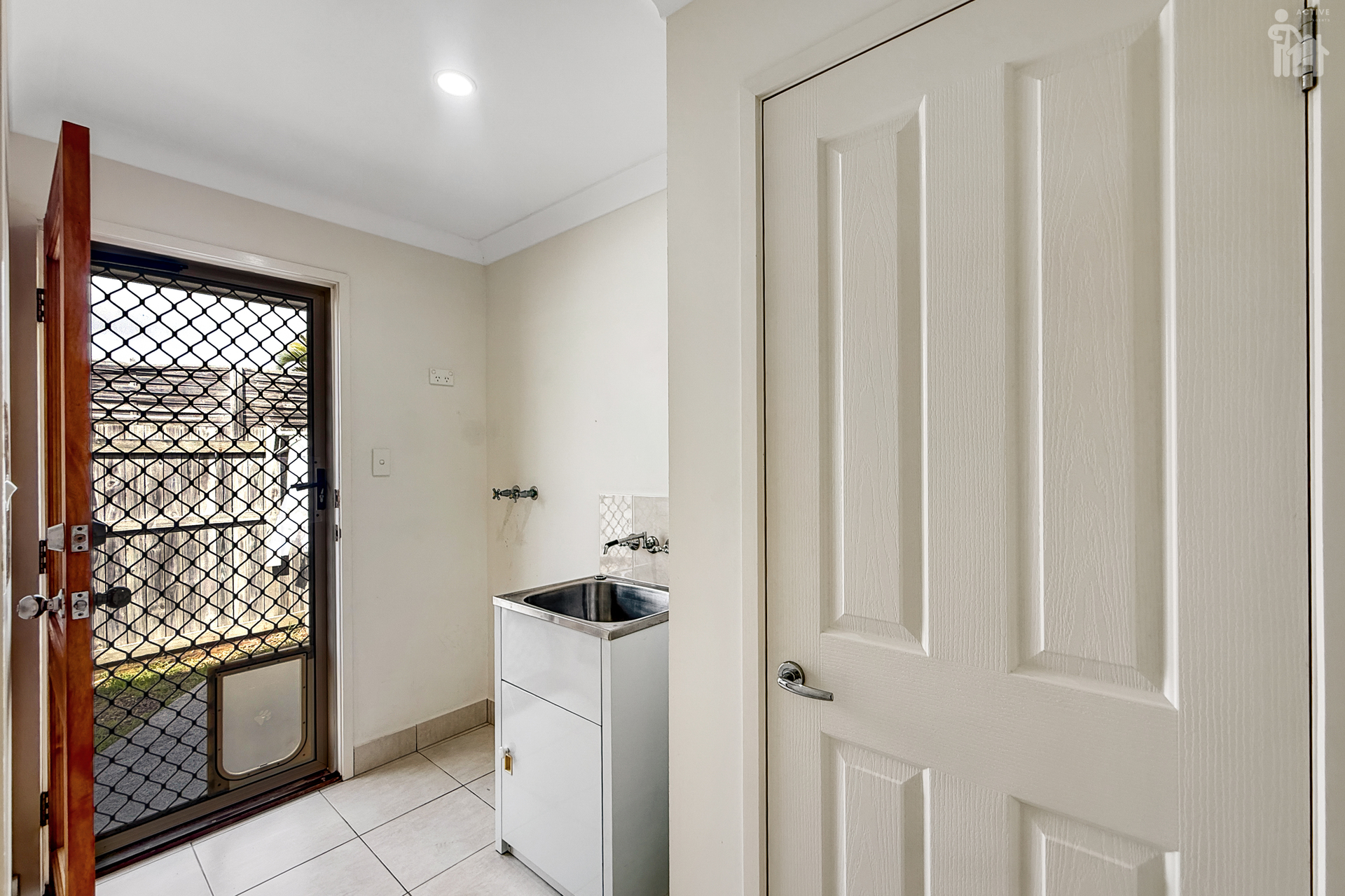 15 Whipbird Court, Urangan, QLD 4655 AUS