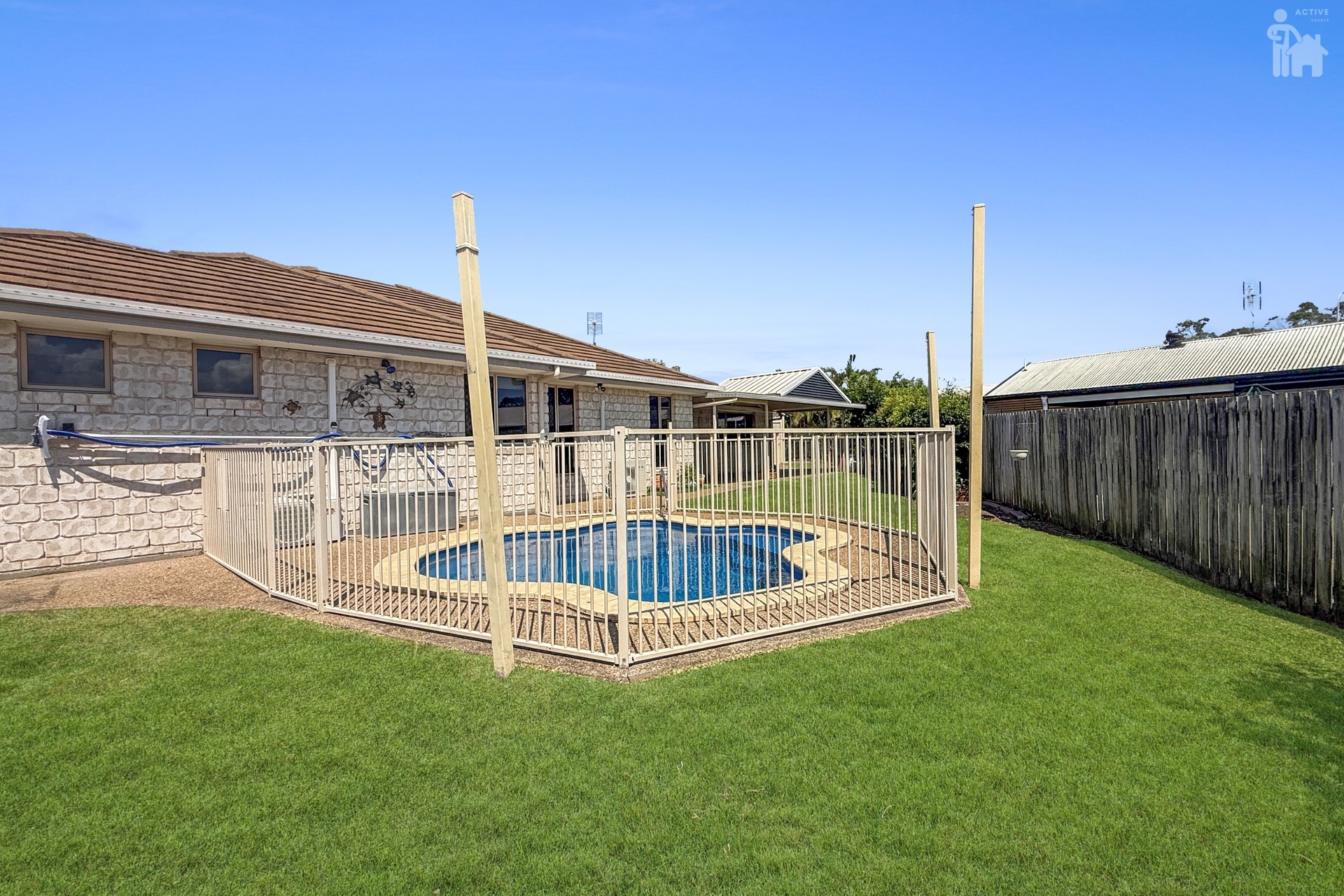 15 Whipbird Court, Urangan, QLD 4655 AUS