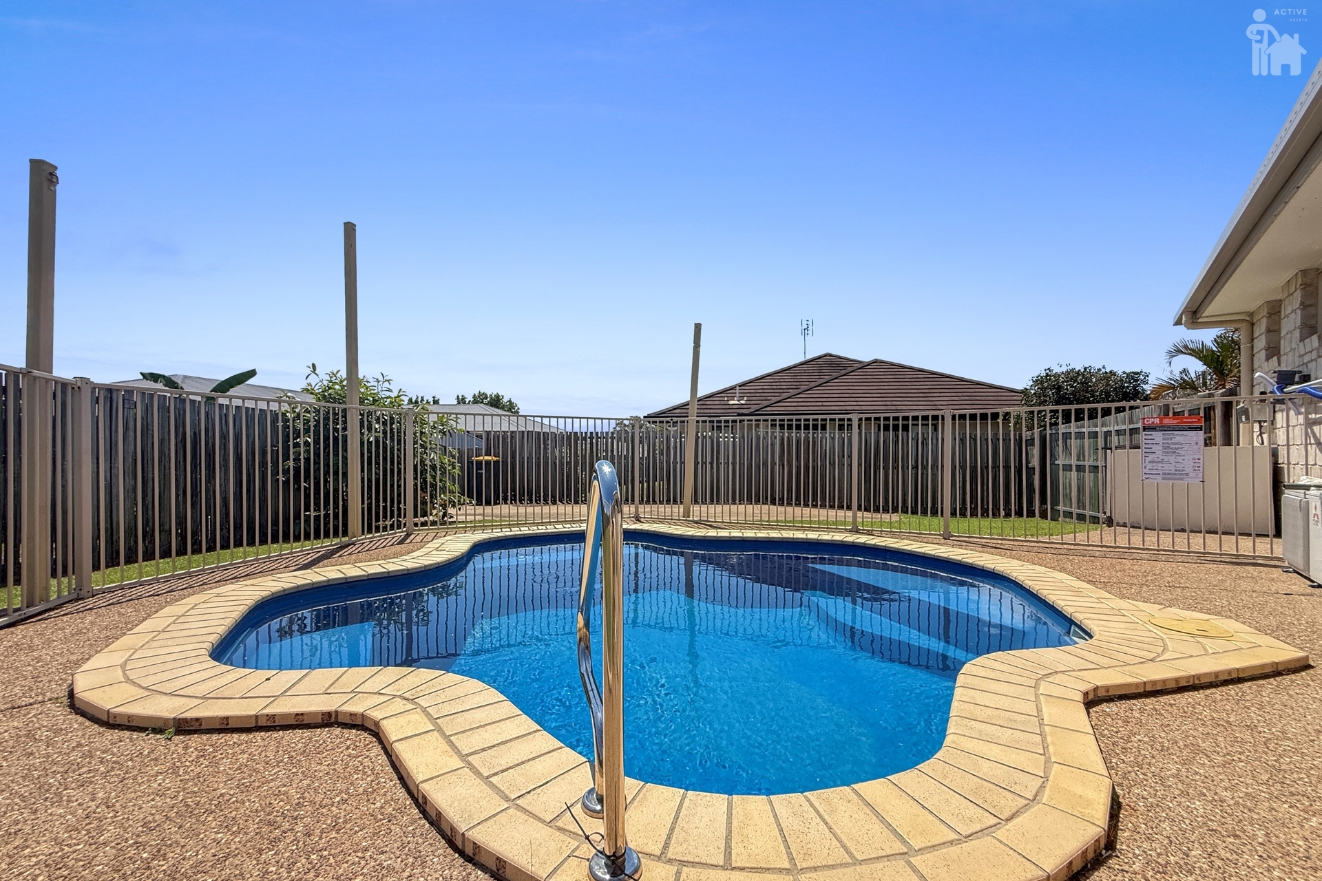 15 Whipbird Court, Urangan, QLD 4655 AUS