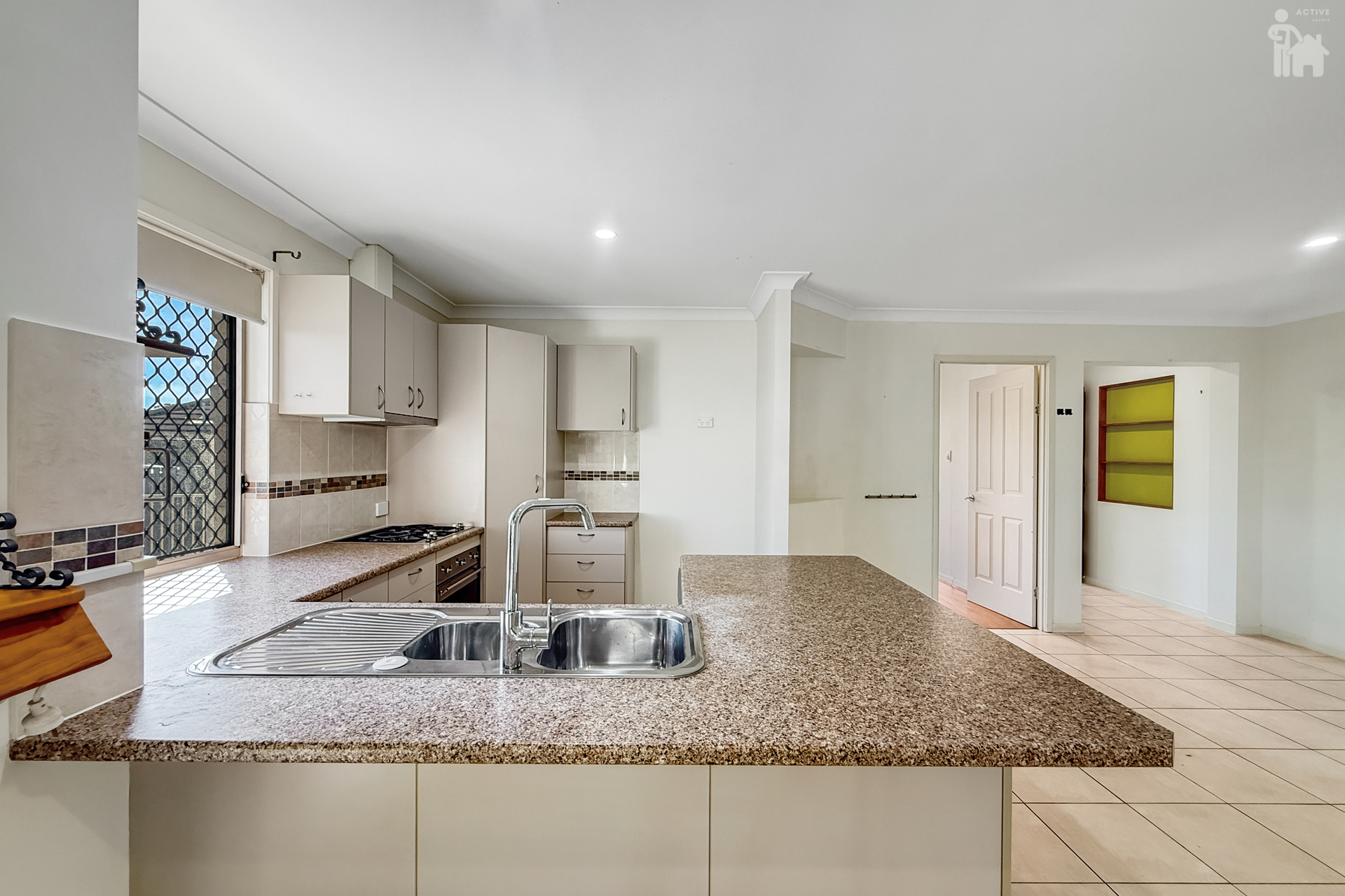 15 Whipbird Court, Urangan, QLD 4655 AUS