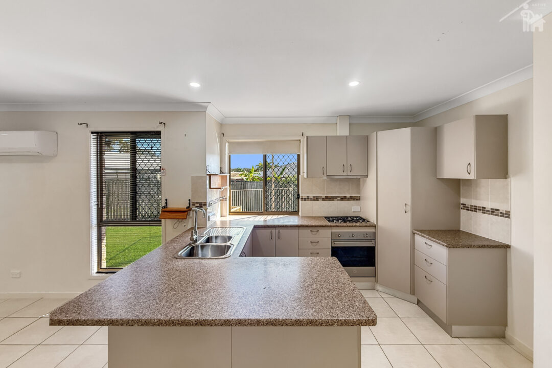 15 Whipbird Court, Urangan, QLD 4655 AUS