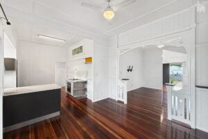 24 King Street, Urangan, QLD 4655 AUS