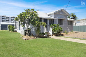 24 King Street, Urangan, QLD 4655 AUS