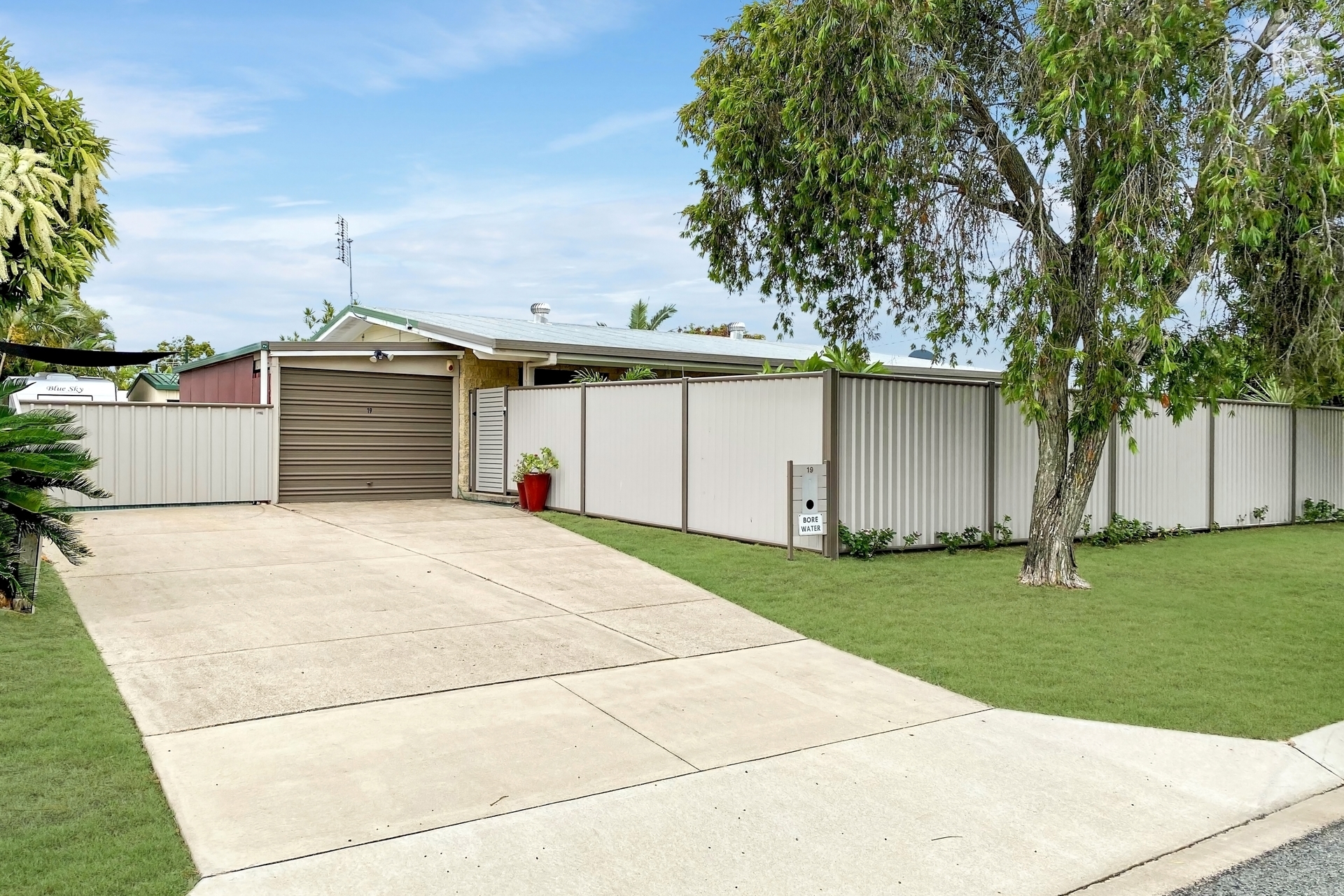19 William Street, Urangan, QLD 4655 AUS