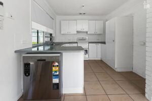 6 Howlett Street, Urangan, QLD 4655 AUS