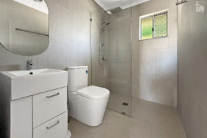 6 Howlett Street, Urangan, QLD 4655 AUS