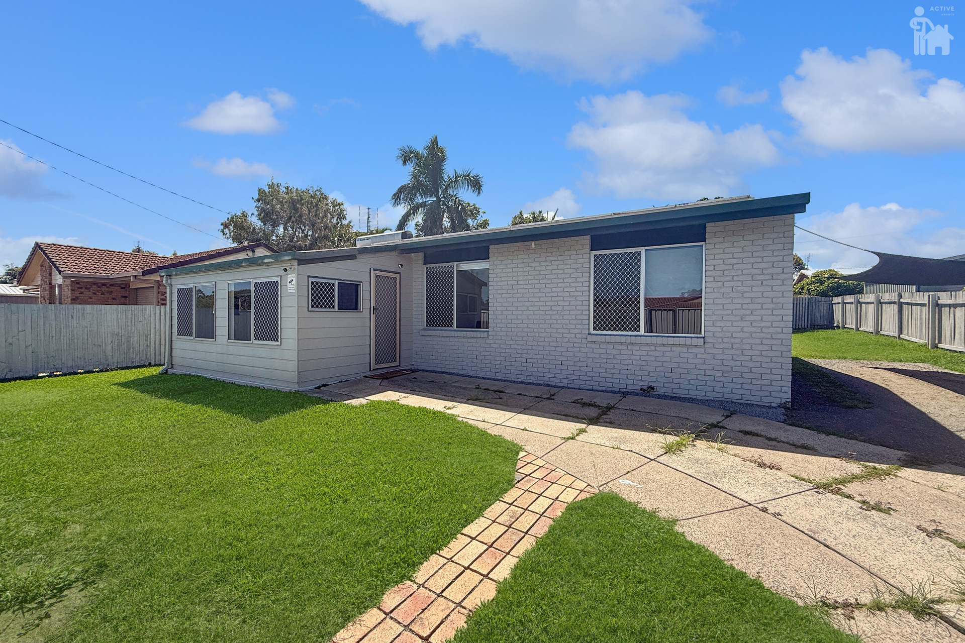 6 Howlett Street, Urangan, QLD 4655 AUS