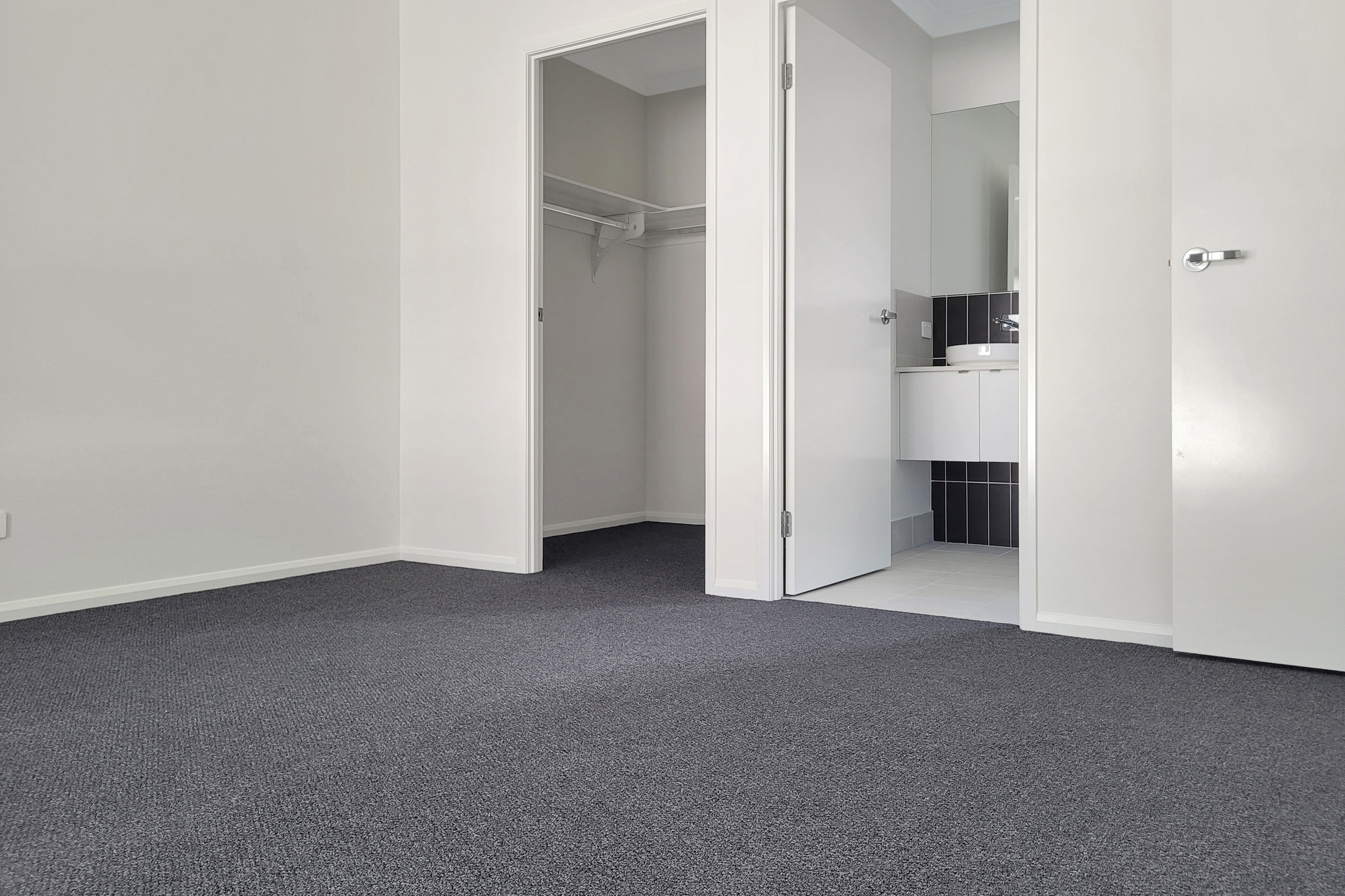 9 Songlark Court, Point Vernon, QLD 4655 AUS