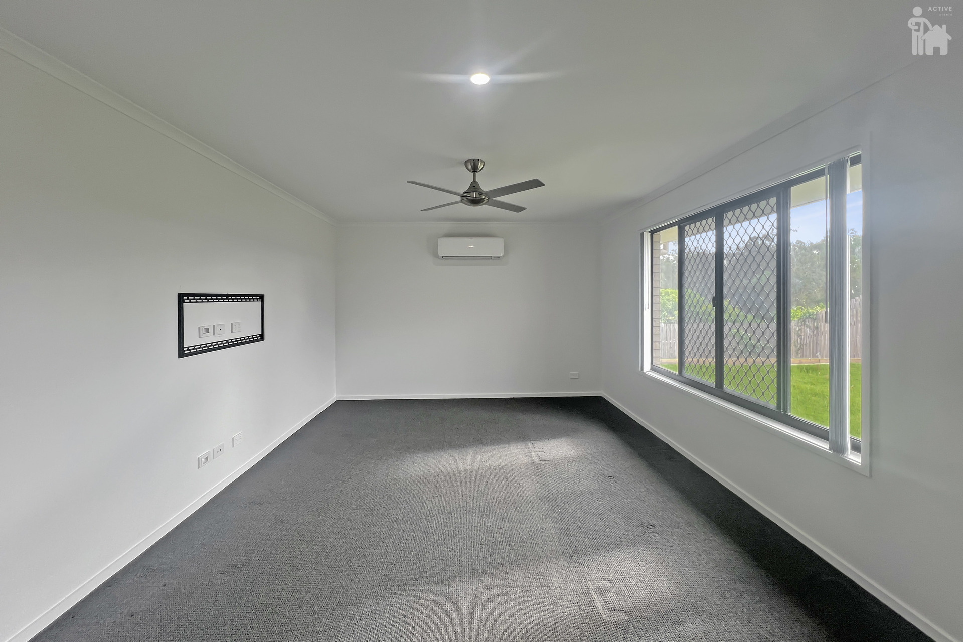 60 Girraween Way, Eli Waters, QLD 4655 AUS