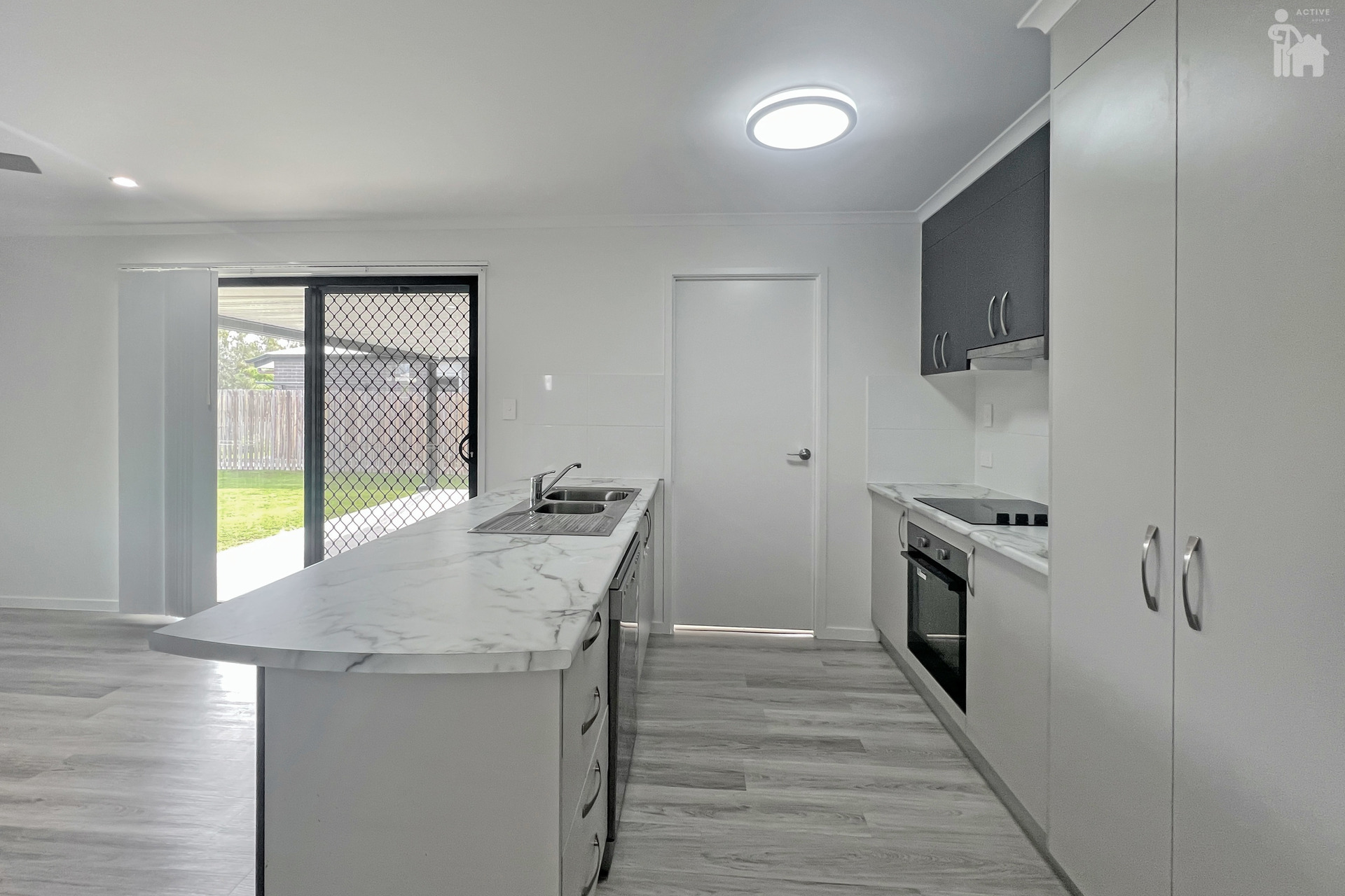 60 Girraween Way, Eli Waters, QLD 4655 AUS