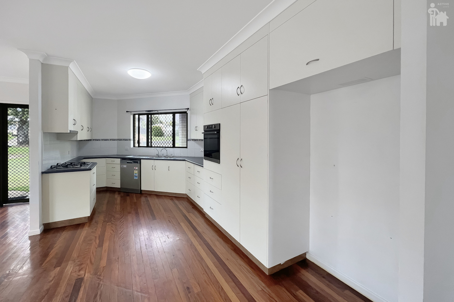 298 Torquay Terrace, Torquay, QLD 4655 AUS