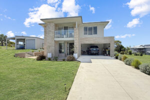 7-15 Edgecumbe Close, River Heads, QLD 4655 AUS