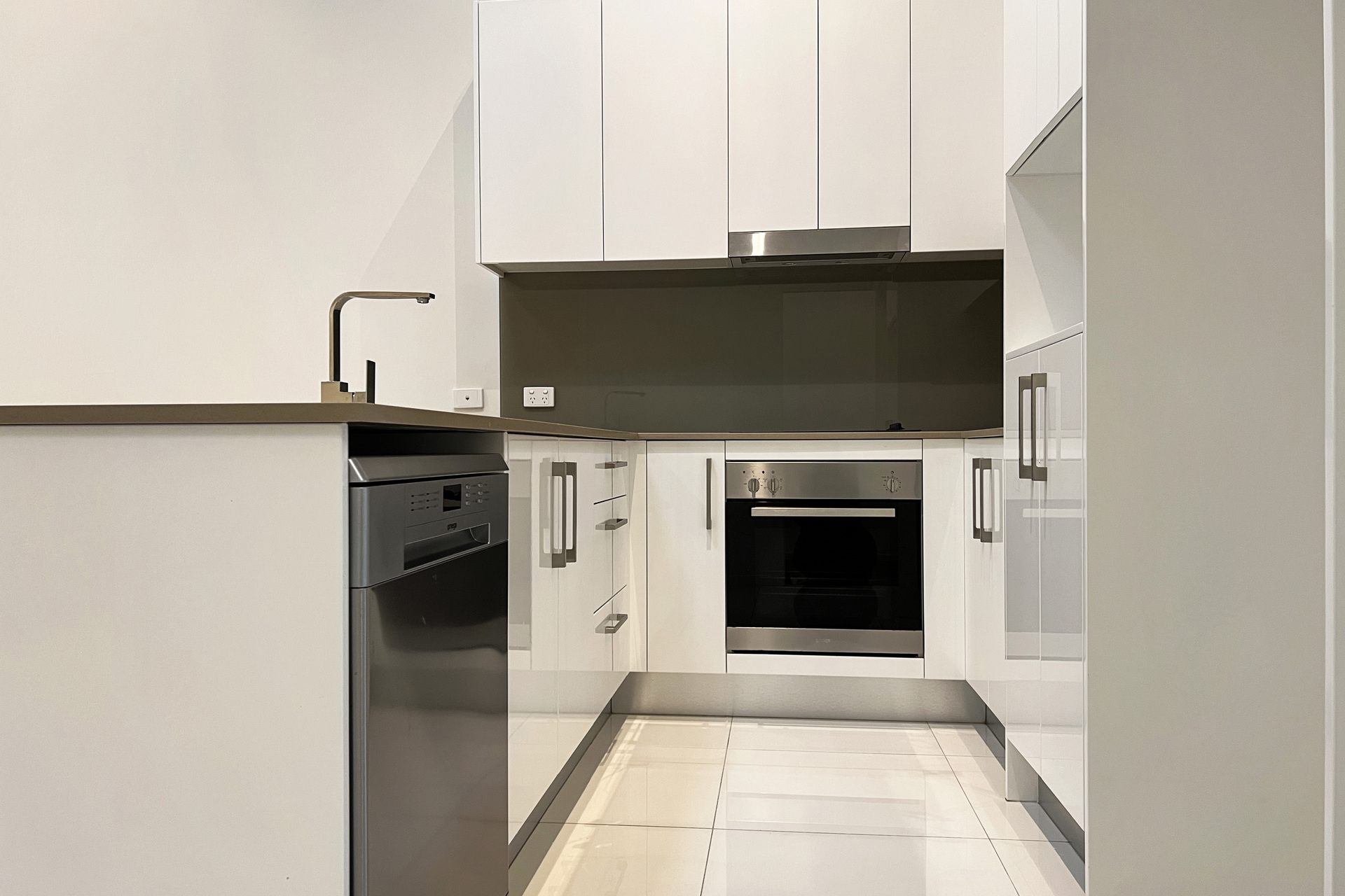 27/138 Cypress Street, Urangan, QLD 4655 AUS