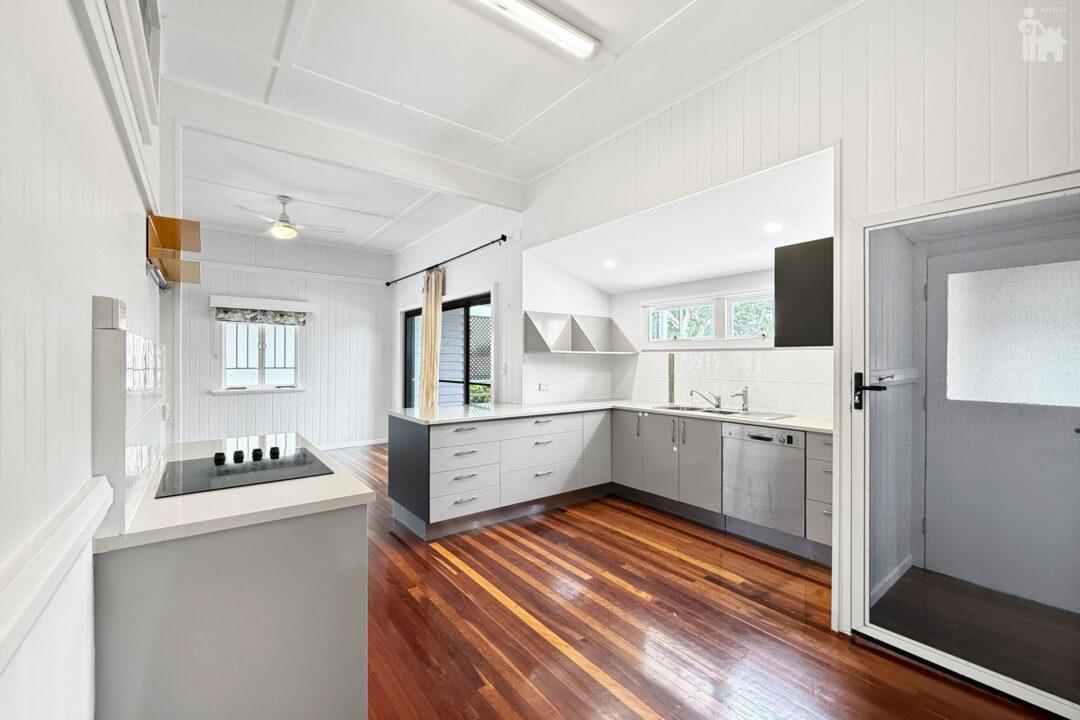 24 King Street, Urangan, QLD 4655 AUS