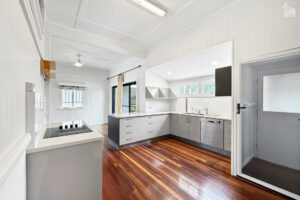 24 King Street, Urangan, QLD 4655 AUS