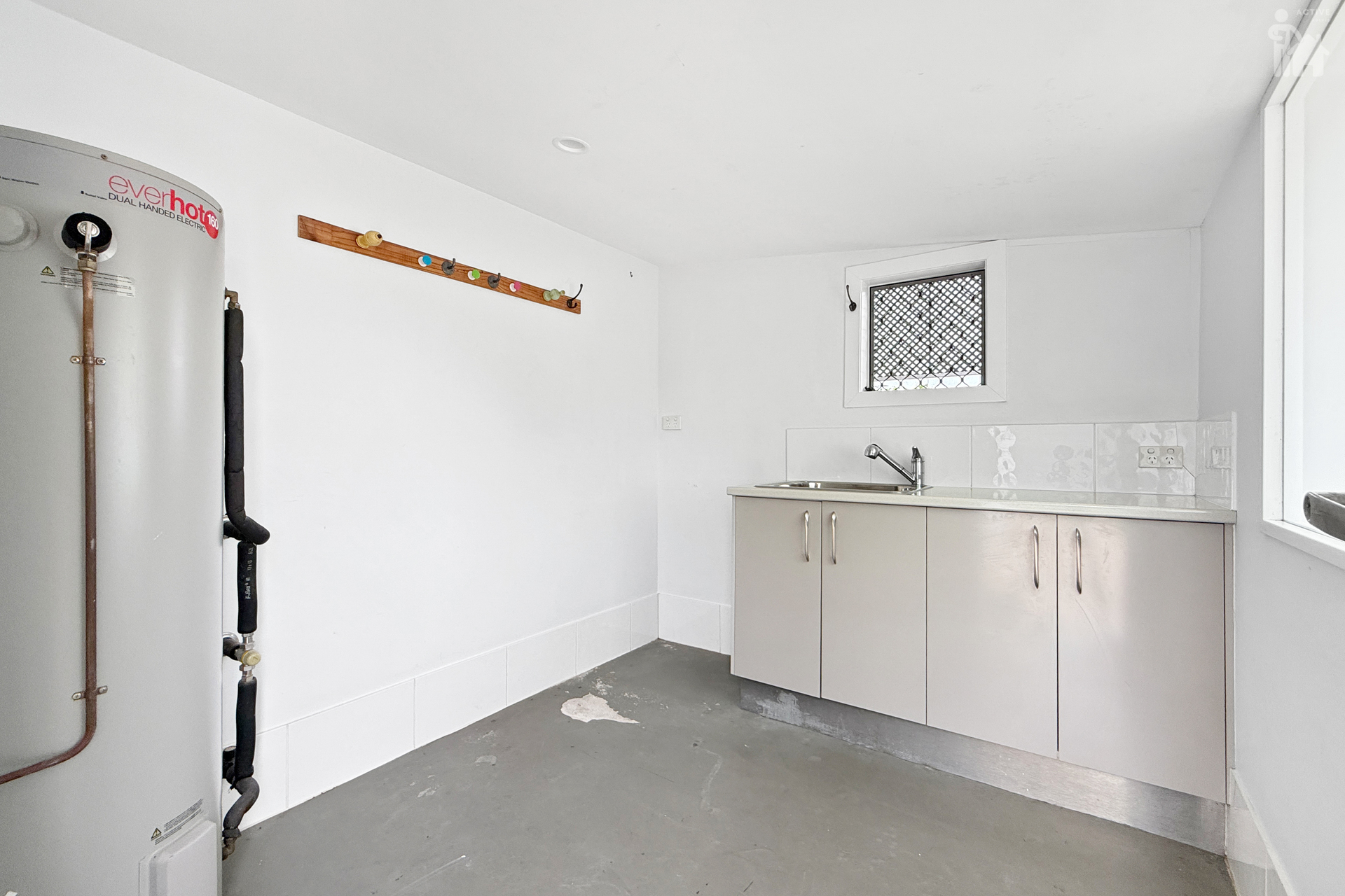 24 King Street, Urangan, QLD 4655 AUS