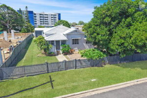 24 King Street, Urangan, QLD 4655 AUS