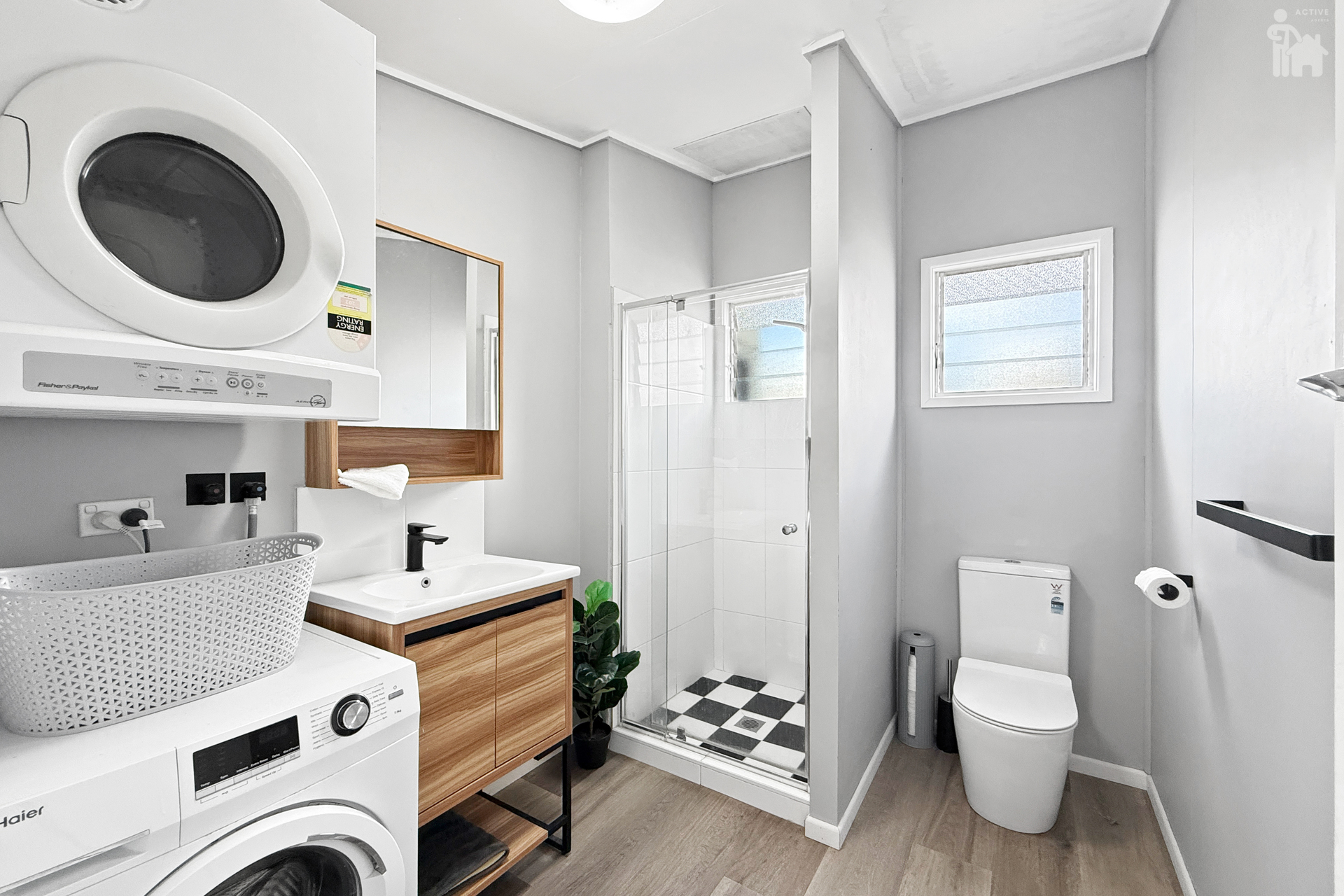 1B/404 Esplanade, Torquay, QLD 4655 AUS