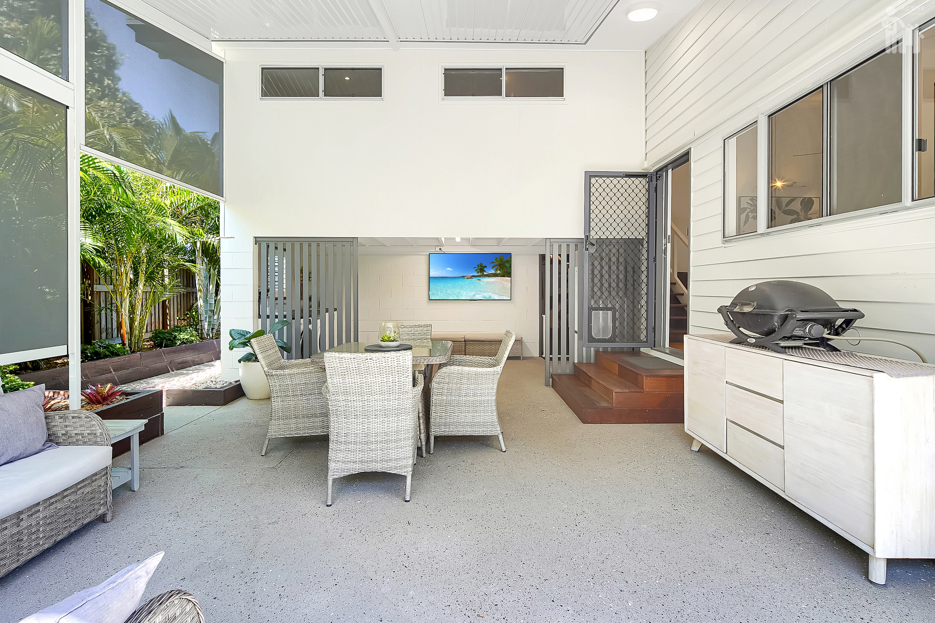 2/196 Cypress Street, Urangan, QLD 4655 AUS