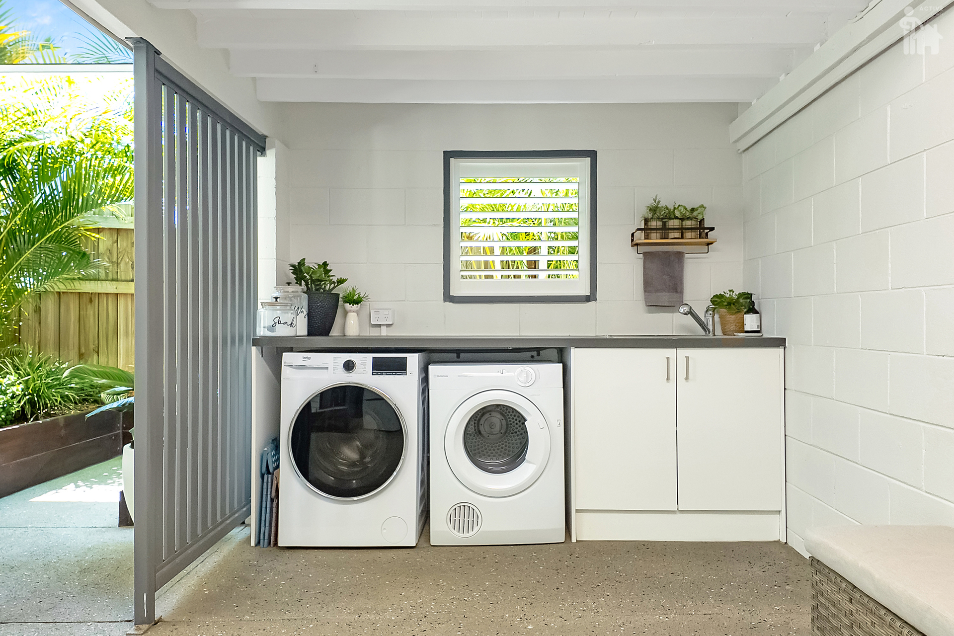 2/196 Cypress Street, Urangan, QLD 4655 AUS