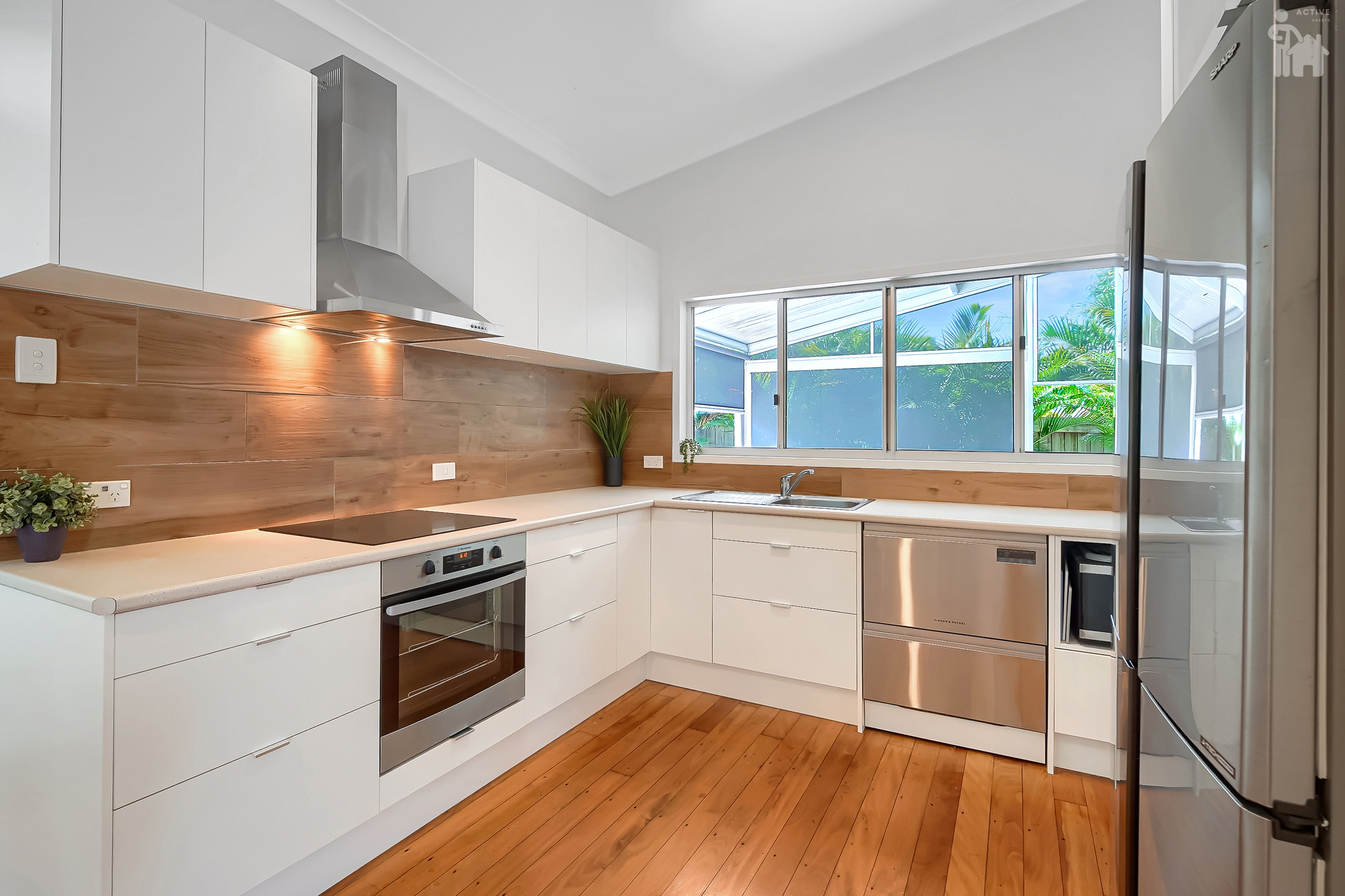 2/196 Cypress Street, Urangan, QLD 4655 AUS