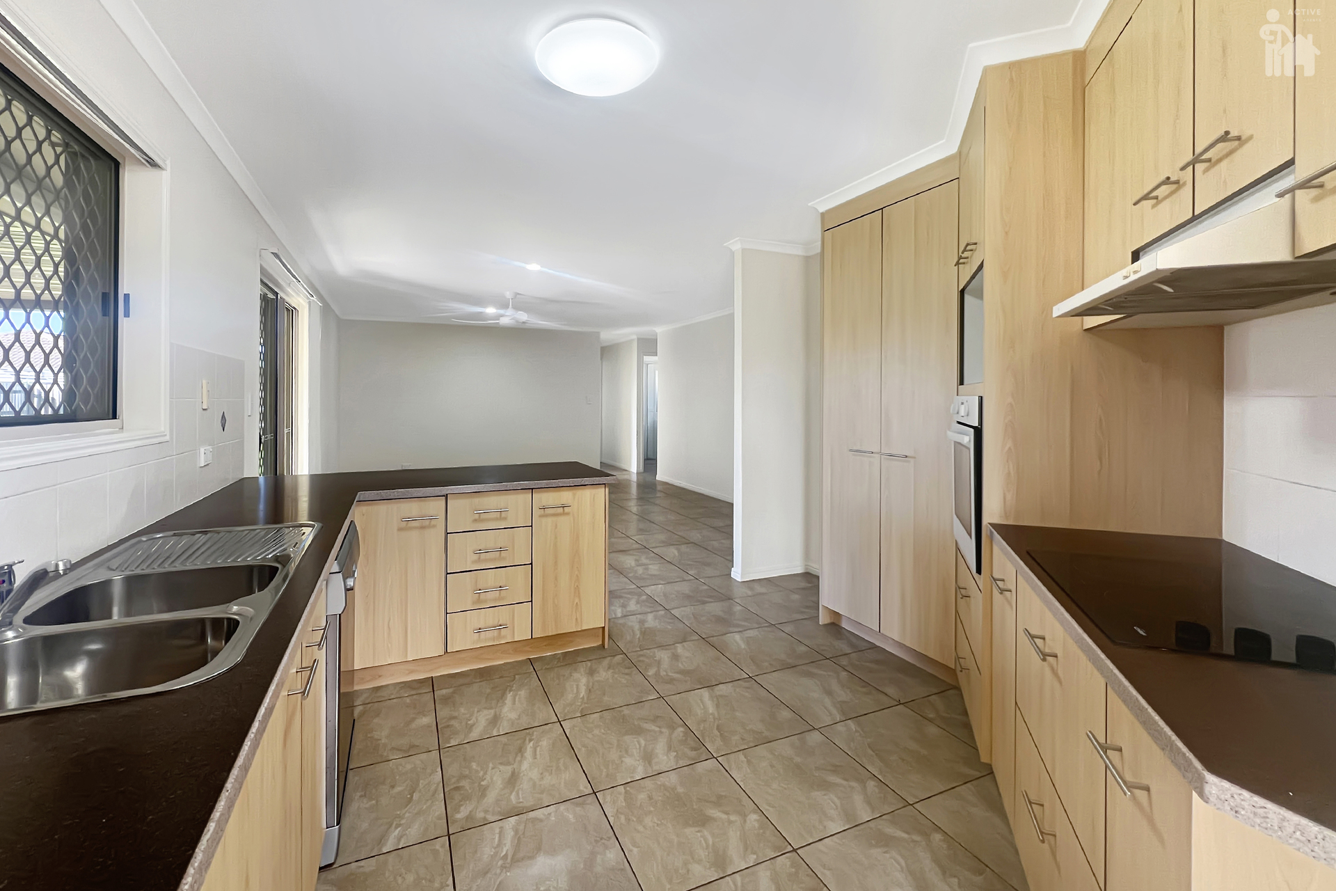 8 Protector Way, Eli Waters, QLD 4655 AUS