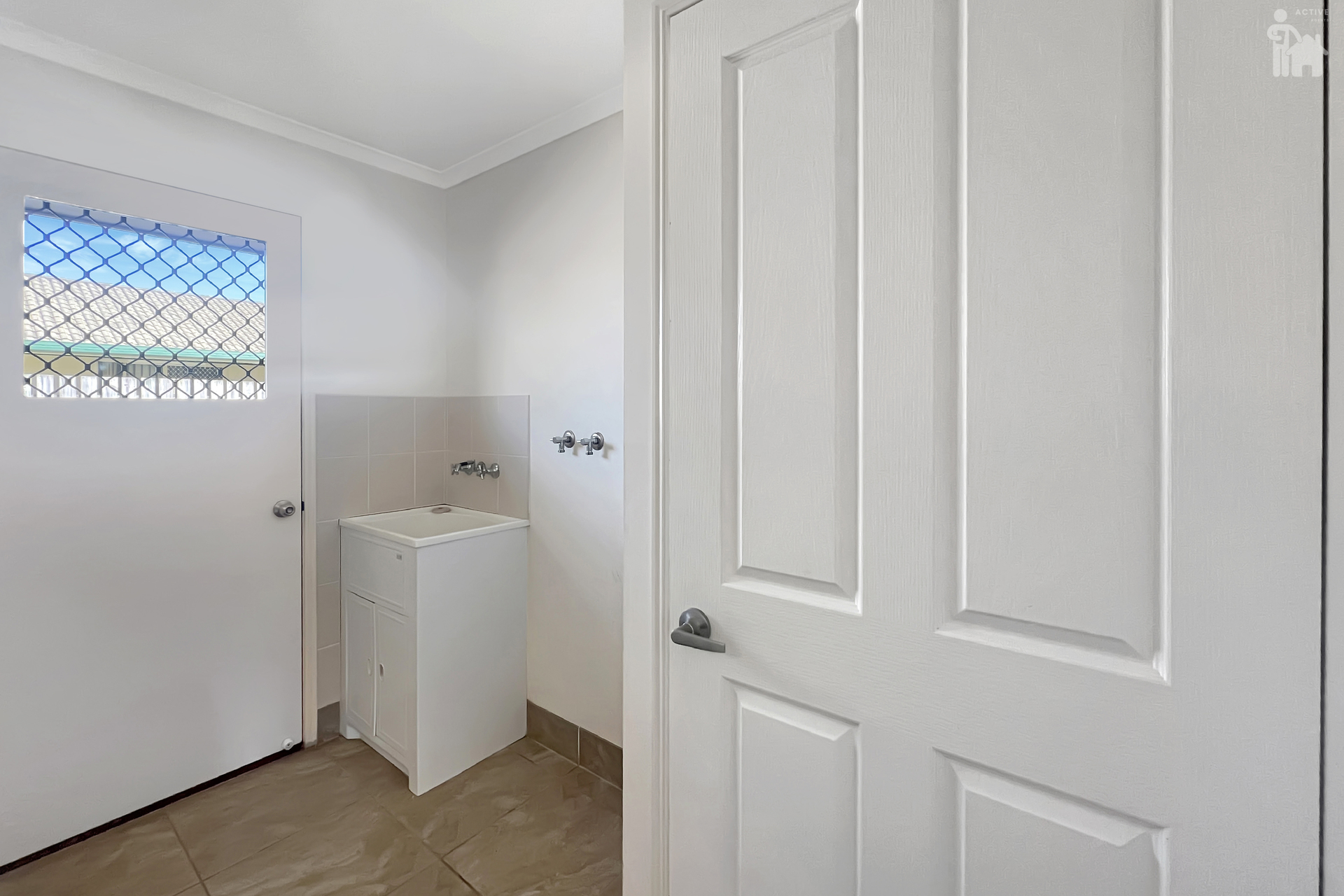 8 Protector Way, Eli Waters, QLD 4655 AUS