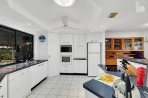 4 Faraday Court, Urraween, QLD 4655 AUS