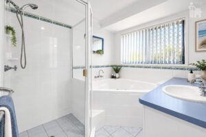 4 Faraday Court, Urraween, QLD 4655 AUS
