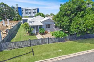 24 King Street, Urangan, QLD 4655 AUS